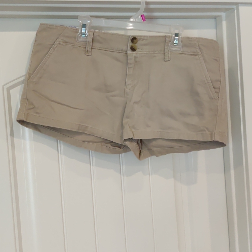 kaki Shorts